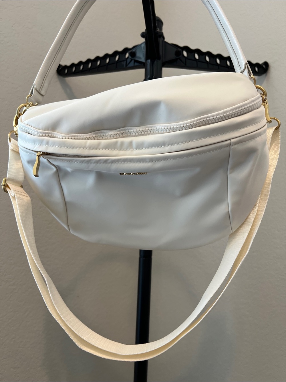 Baggallini Coconut Twill Crossbody Sling with Gold Hardware - Picture 4 of 7